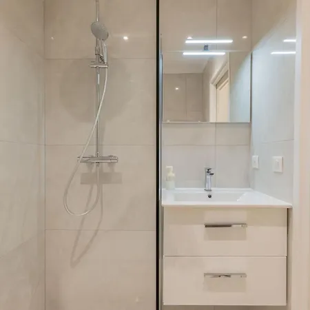 Golfe Juan T2 Mezzanine 40m²+ Parking *